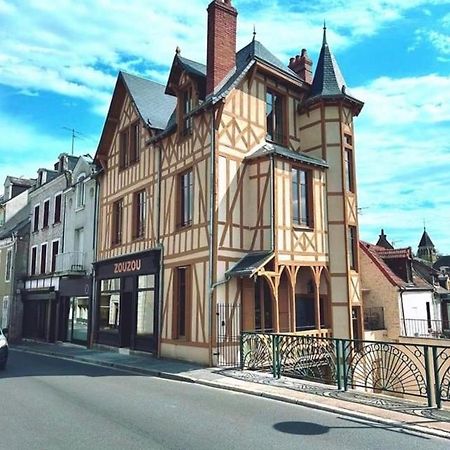 Logis Hotel La Maison A Pan De Bois Вьерзон Экстерьер фото