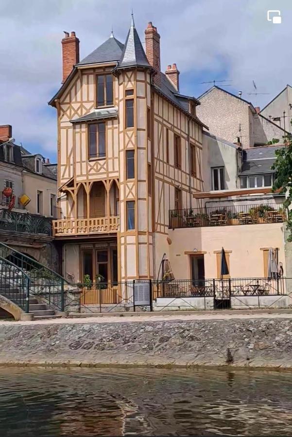 Logis Hotel La Maison A Pan De Bois Вьерзон Экстерьер фото