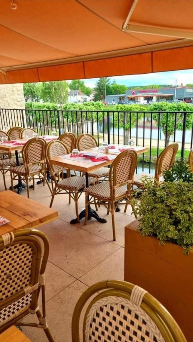Logis Hotel La Maison A Pan De Bois Вьерзон Экстерьер фото