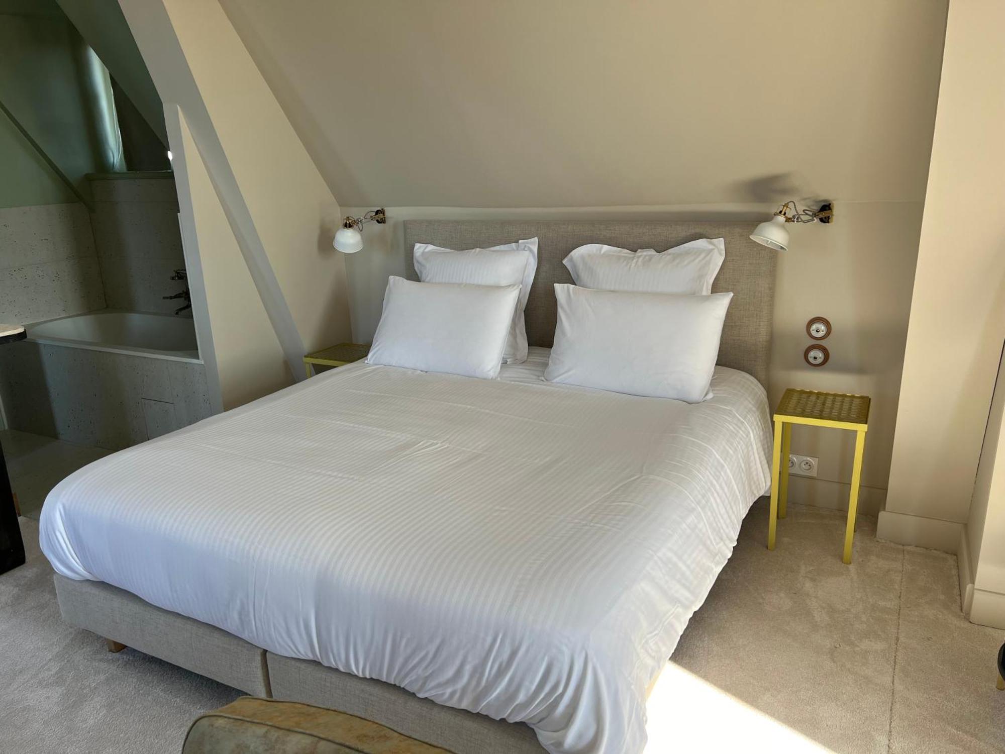 Logis Hotel La Maison A Pan De Bois Вьерзон Экстерьер фото